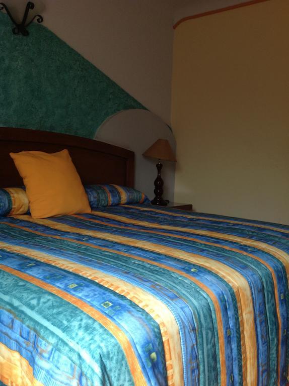 Hotel Plaza Rubio Amatitan Стая снимка